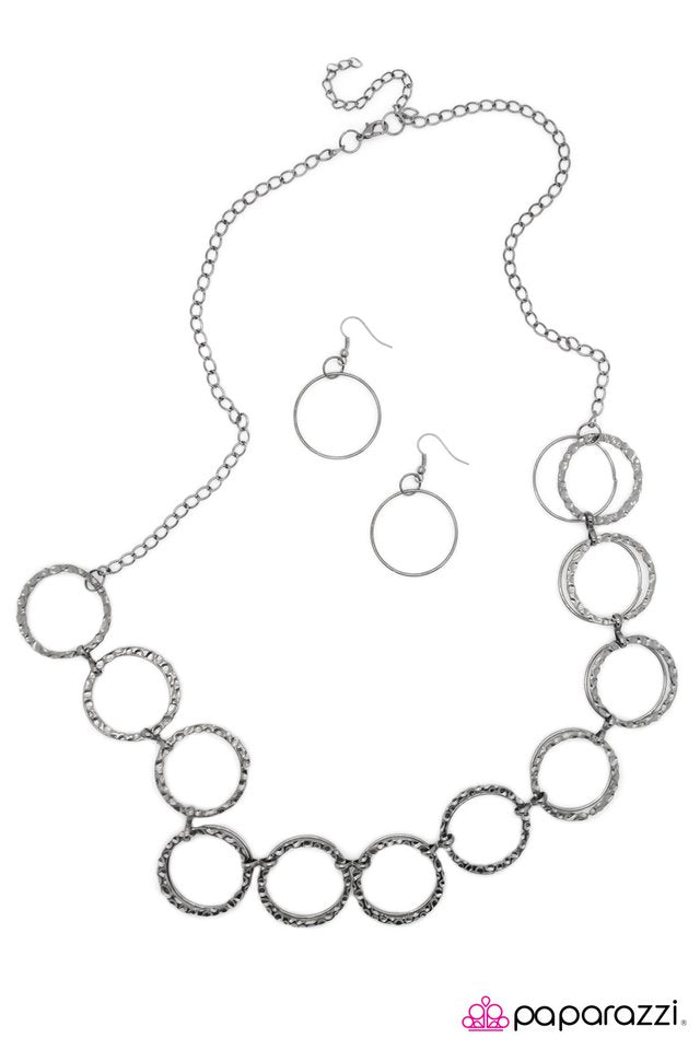 Paparazzi ♥ When the Going Gets Tough - Black ♥ Necklace
