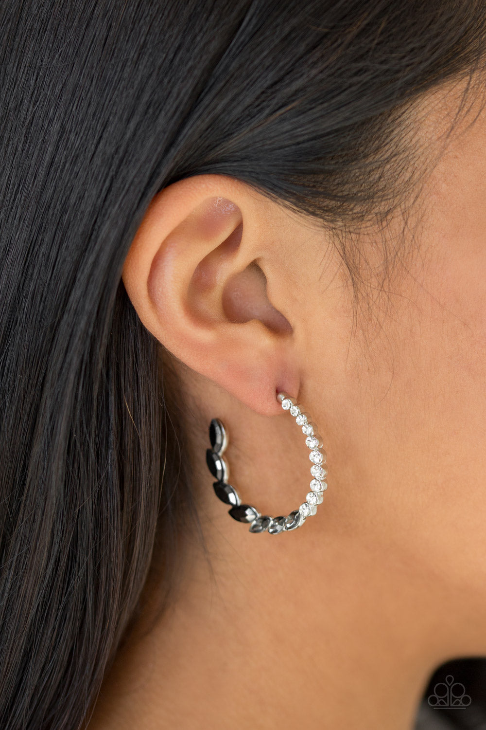 Paparazzi ♥ Prime Time Princess - Black ♥  Earrings