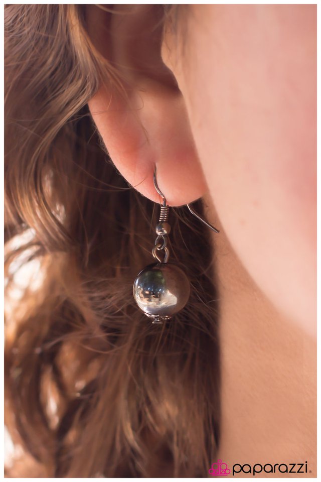 Paparazzi ♥ Lucky Strike - Gunmetal ♥ Necklace