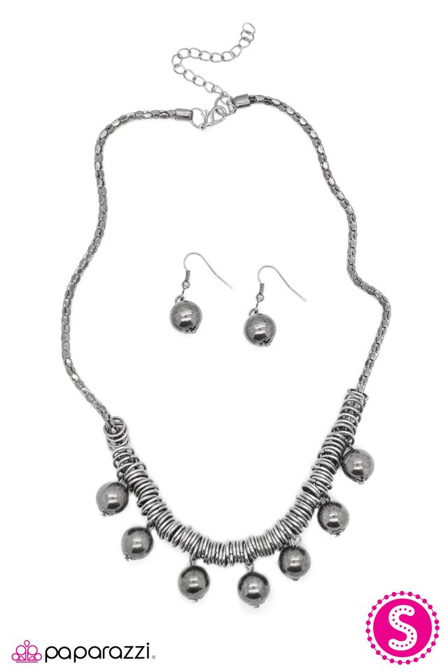 Paparazzi ♥ Lucky Strike - Gunmetal ♥ Necklace