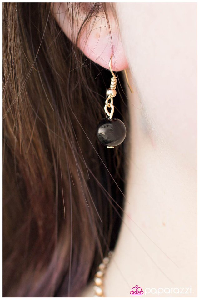 Paparazzi ♥ Working For the Weekend - Gold ♥ Necklace