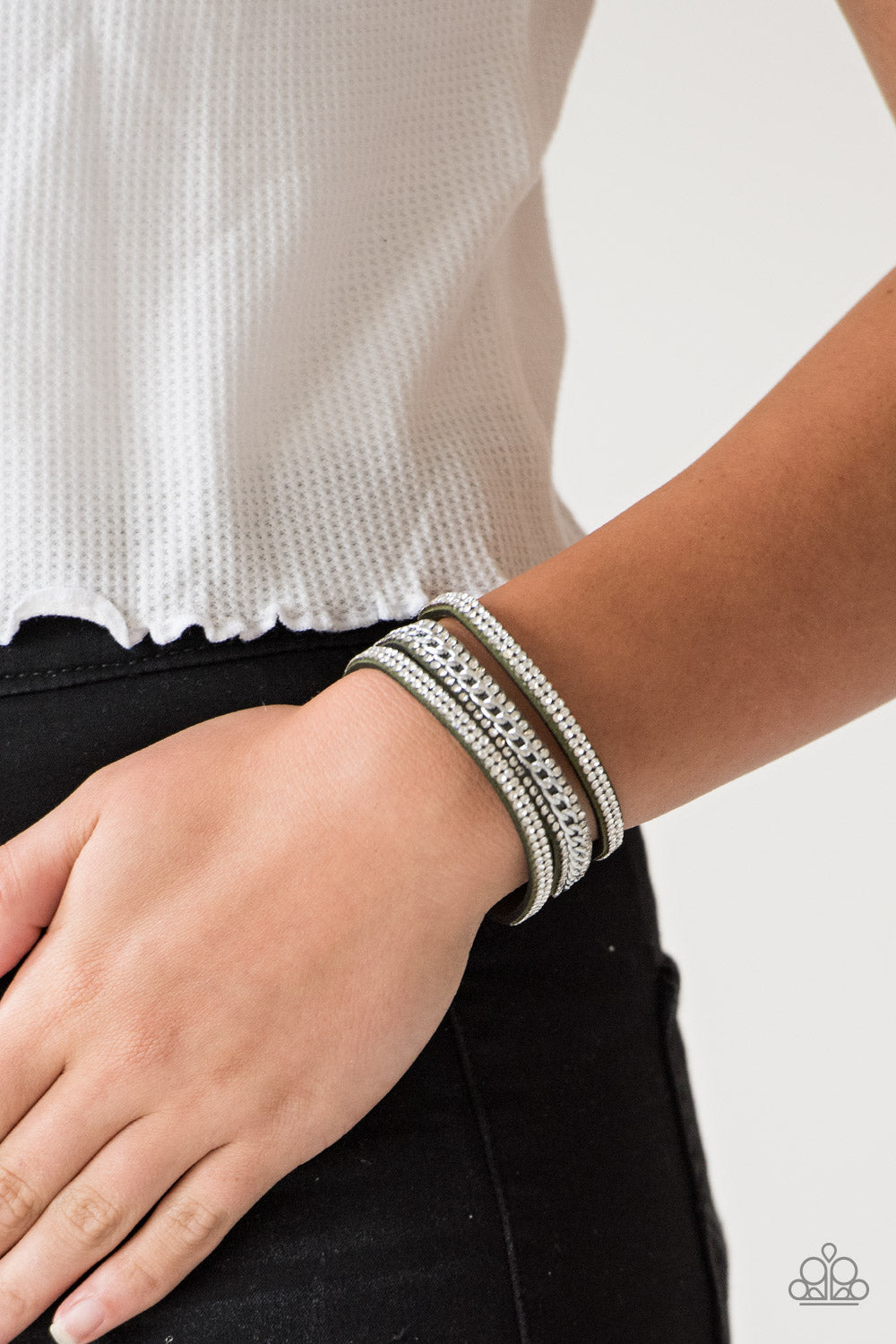 Paparazzi ♥ Rollin In Rhinestones - Green ♥  Bracelet