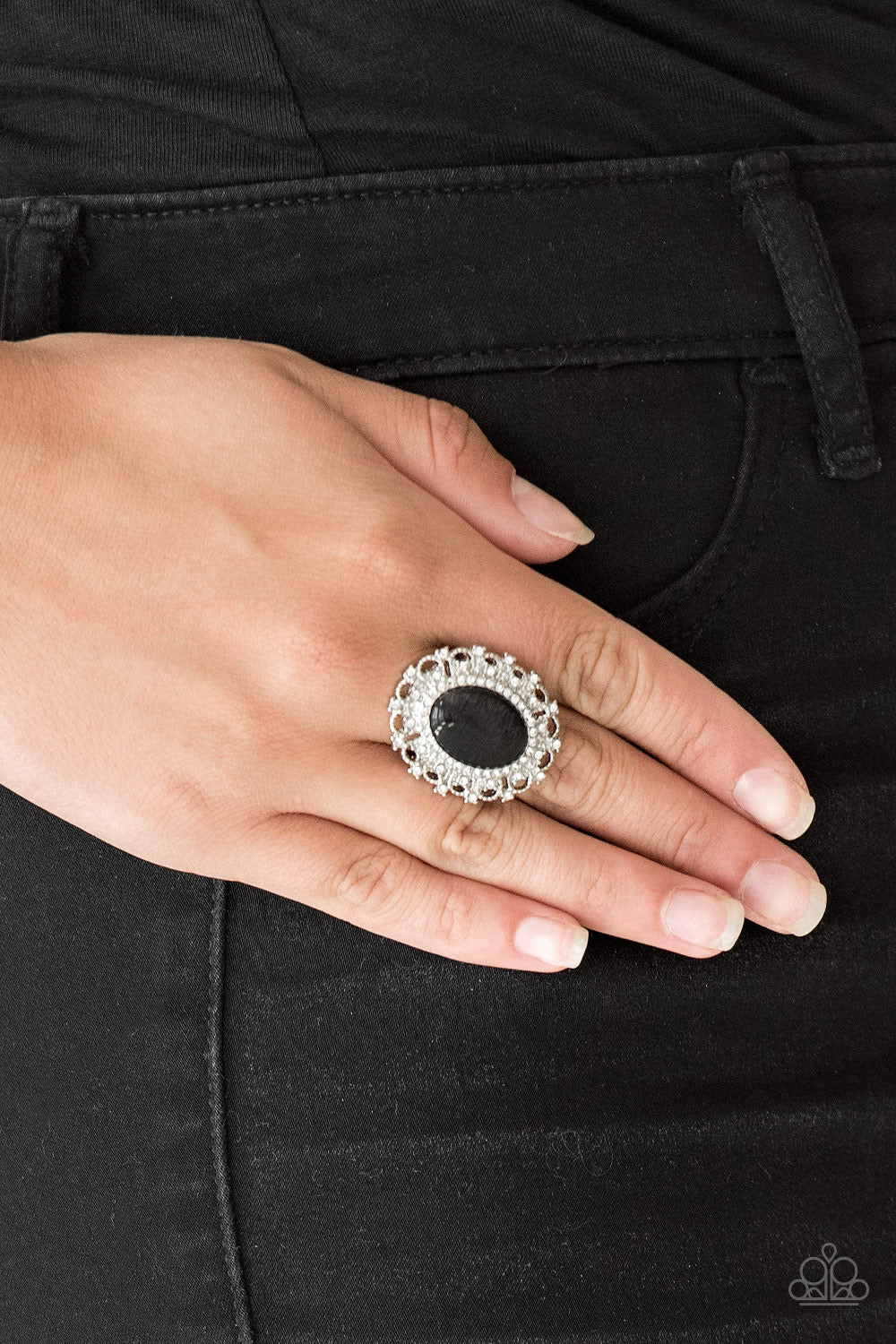 Paparazzi ♥ BAROQUE The Spell - Black ♥  Ring