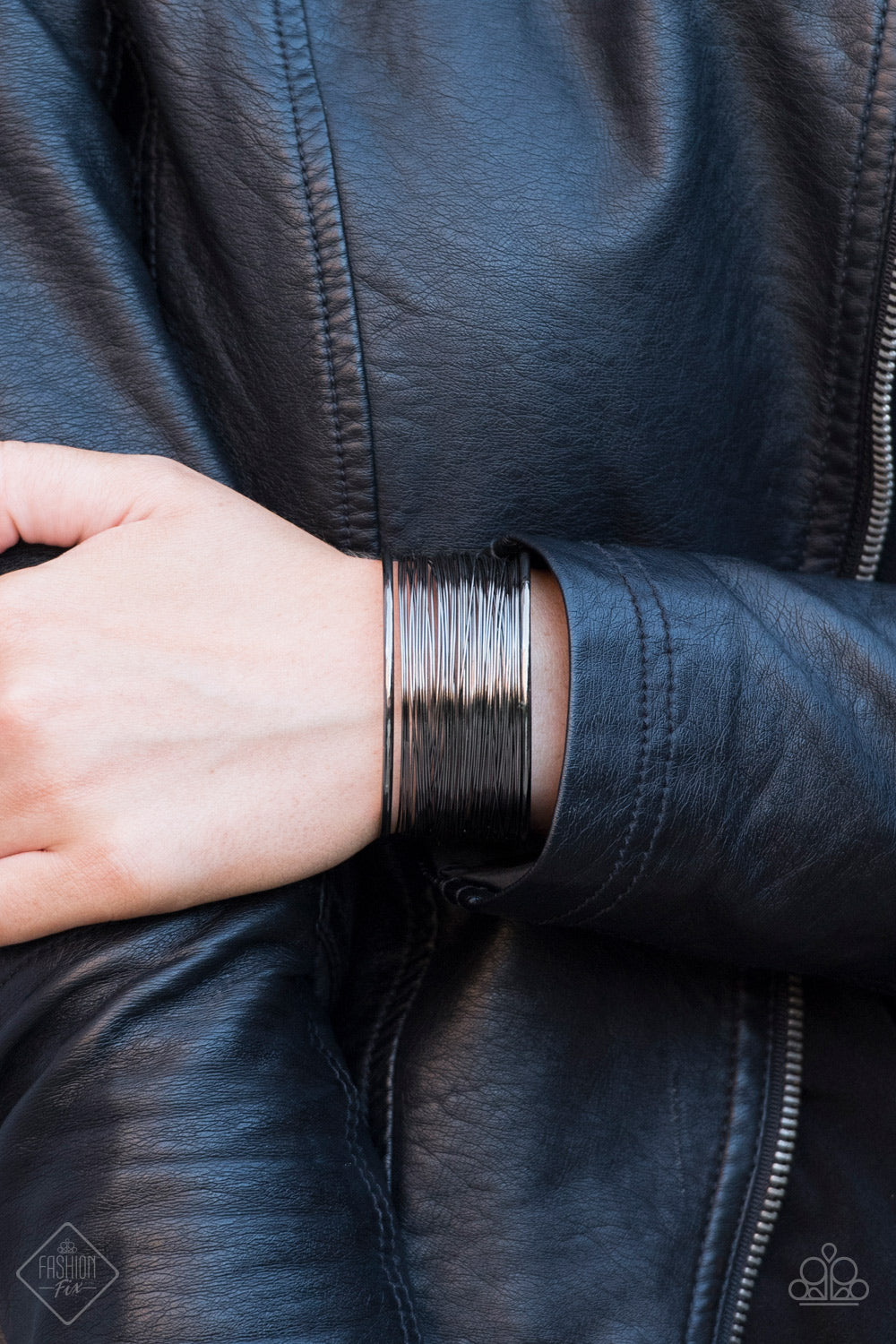 Paparazzi ♥ Wire Warrior - Black ♥  Bracelet