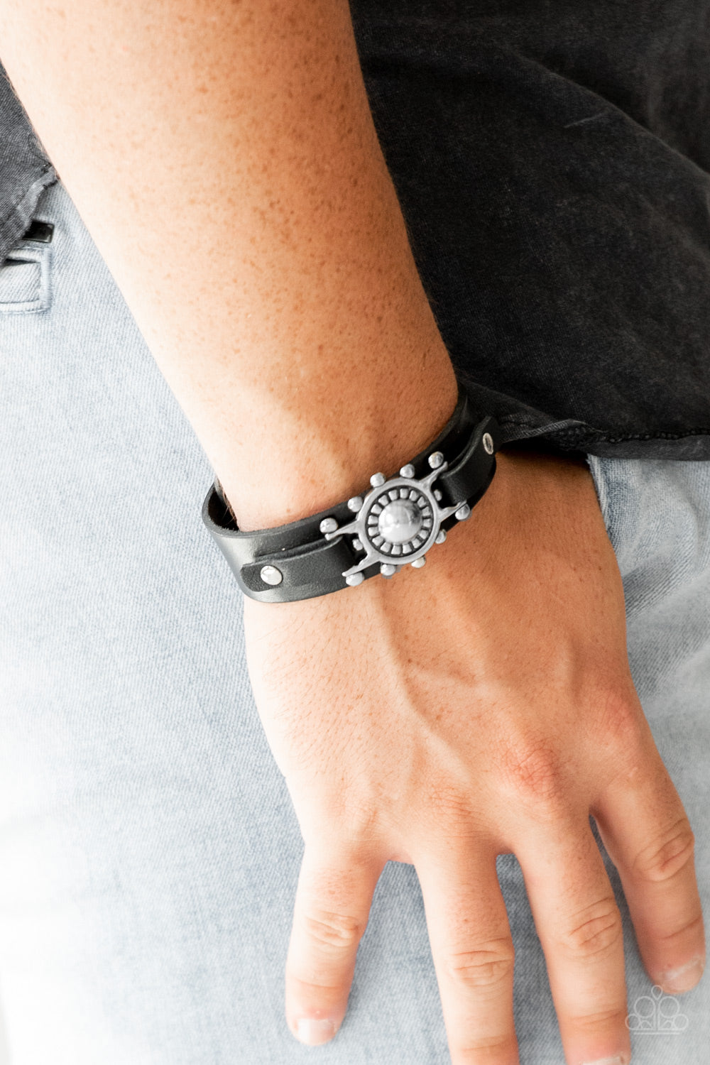 Paparazzi ♥ Courageously Captain - Black ♥  Bracelet