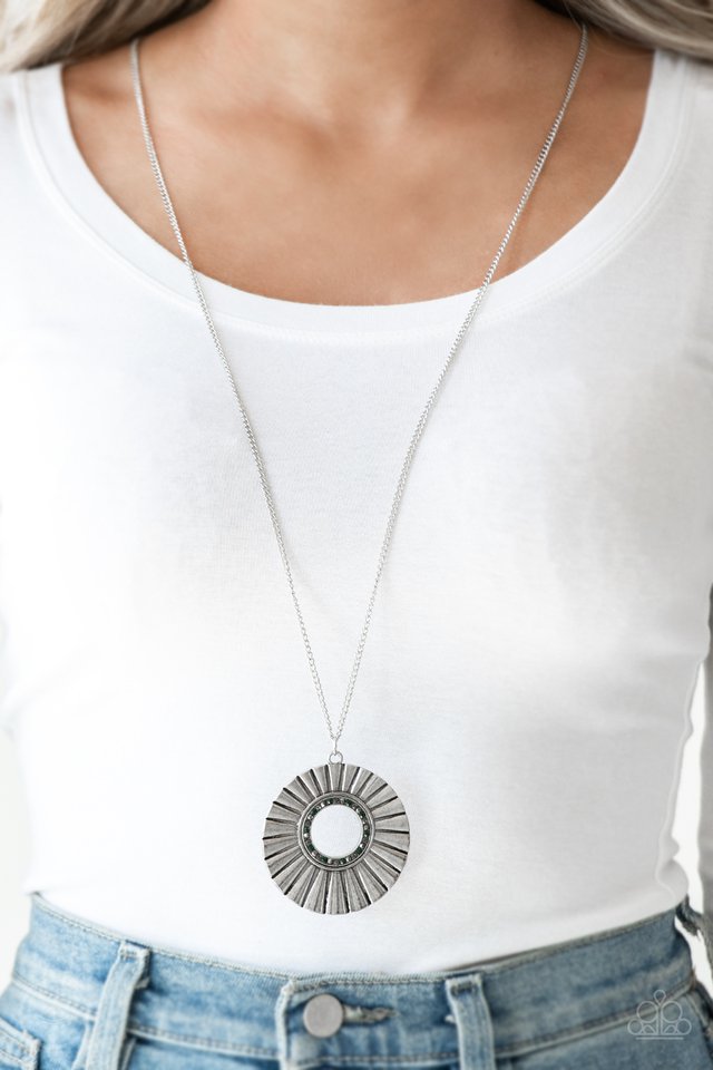 Paparazzi ♥ Chicly Centered - Multi ♥ Necklace