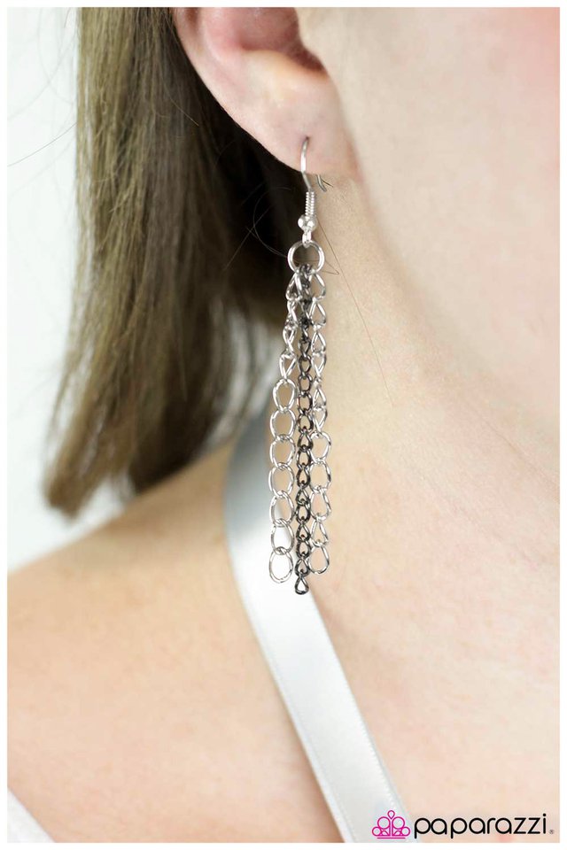 Paparazzi ♥ Delicately Dangerous - Silver ♥ Necklace