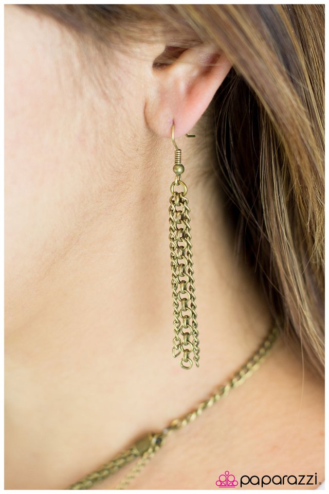 Paparazzi ♥ Pulling at My Heartstrings - Brass ♥ Necklace