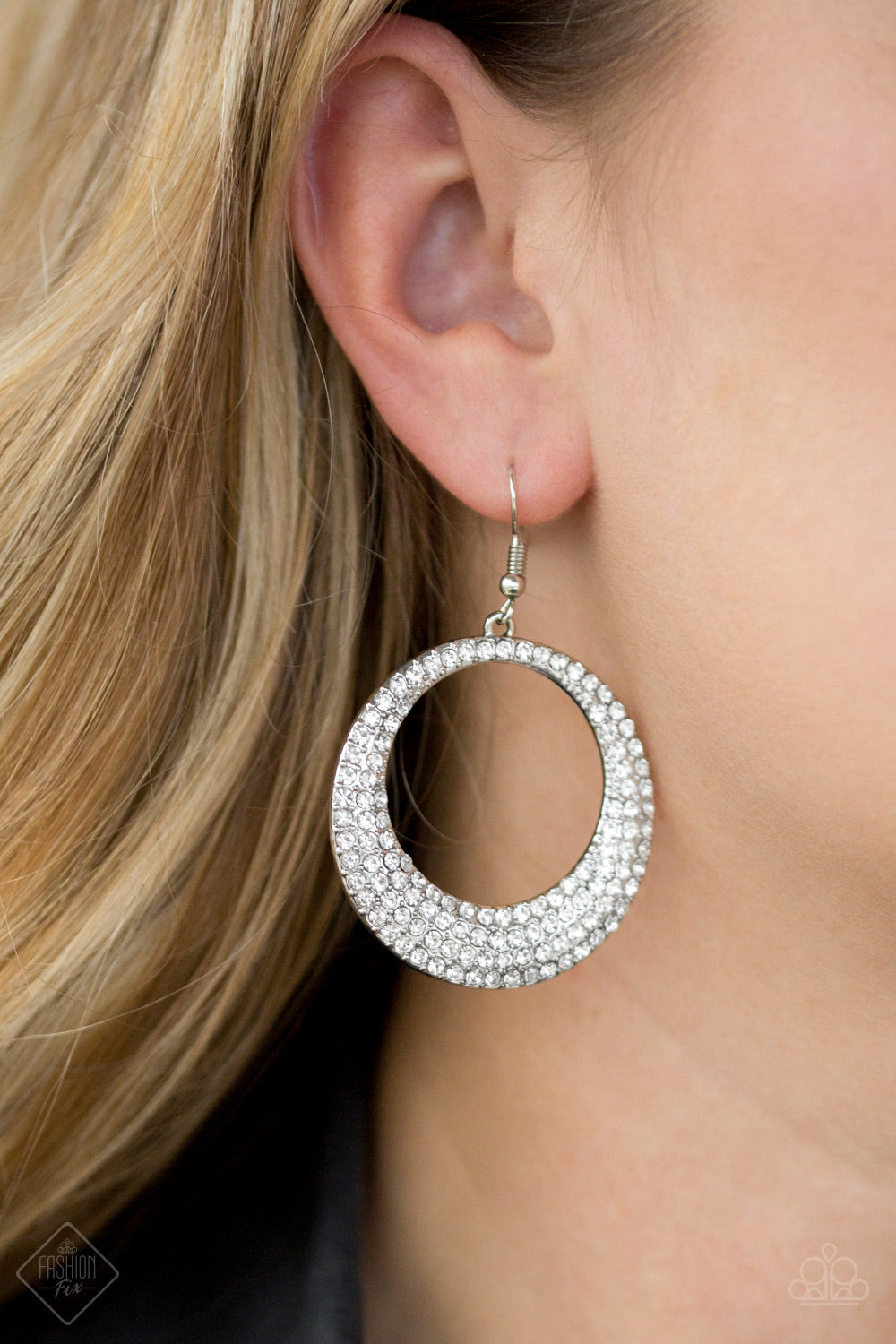 Paparazzi ♥ Very Victorious - White ♥  Earrings