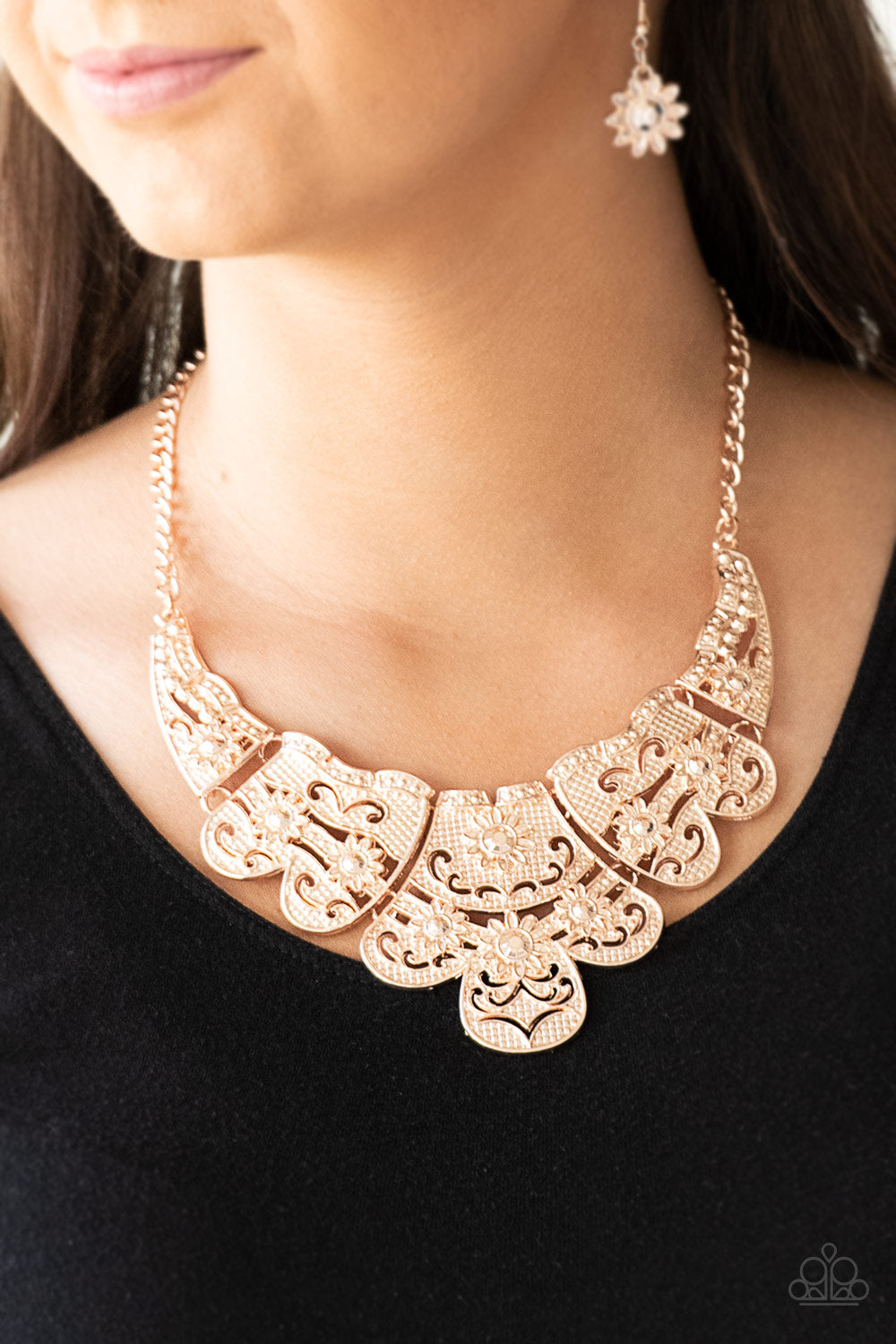 Paparazzi ♥ Mess With The Bull - Rose Gold ♥  Necklace