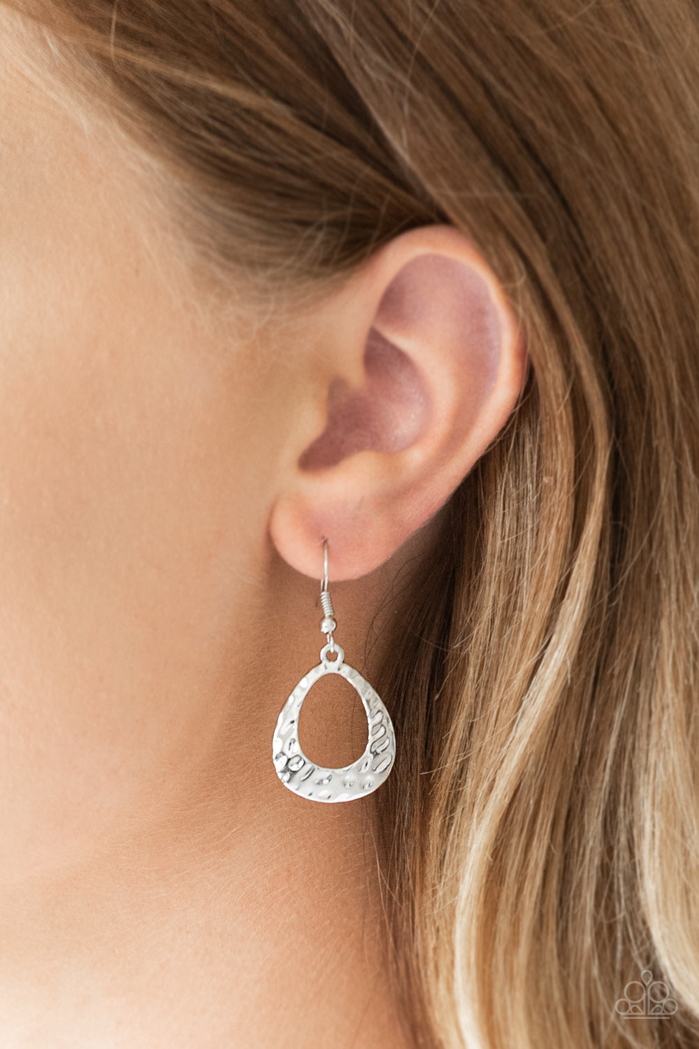 Paparazzi ♥ Radiantly Rugged - Silver ♥  Earrings