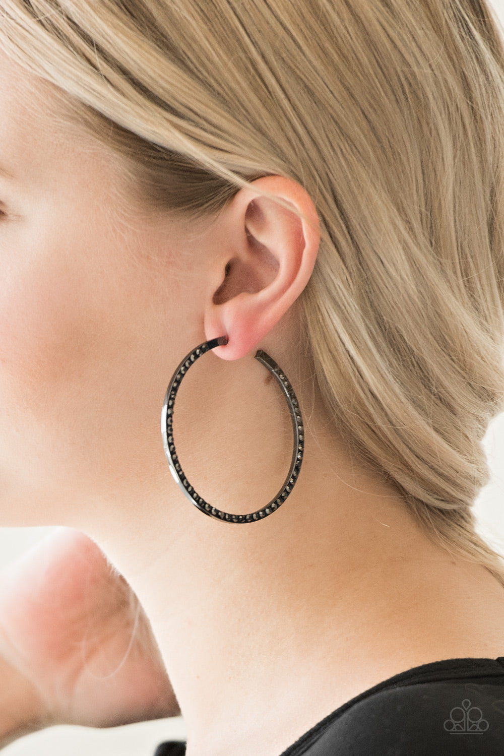 Paparazzi ♥ Dangerously Dynamic - Black ♥  Earrings