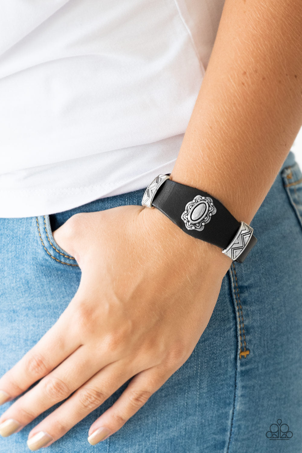 Paparazzi ♥ Western Romance - Black ♥  Bracelet