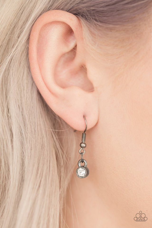 Paparazzi ♥ Million Dollar Drop - Black ♥ Necklace