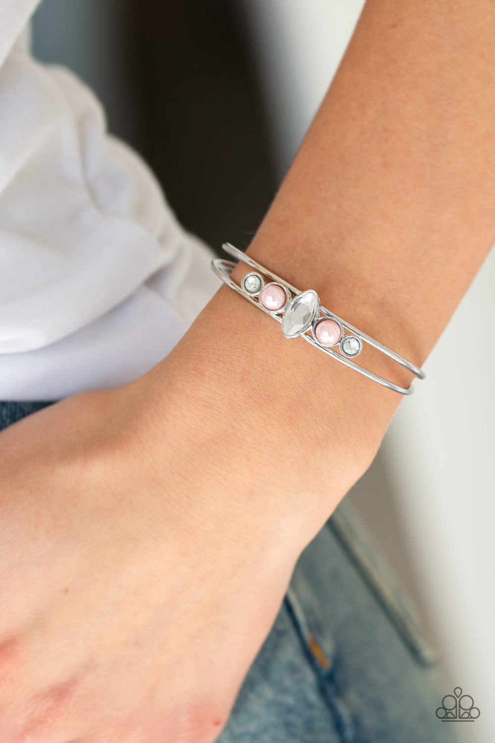 Paparazzi ♥ Guest Of A Guest - Pink ♥  Bracelet