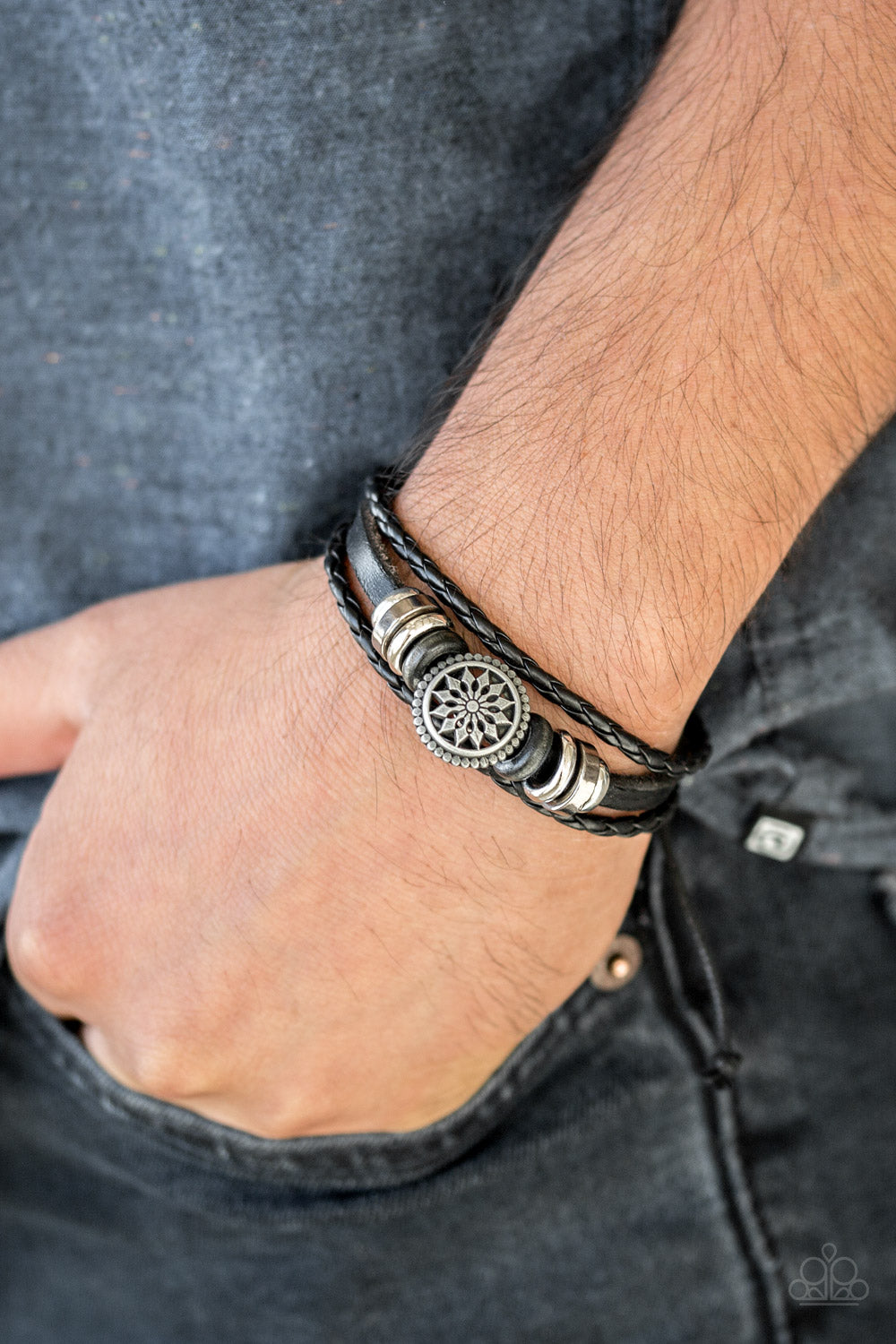 Paparazzi ♥ Totally Tundra - Black ♥  Bracelet