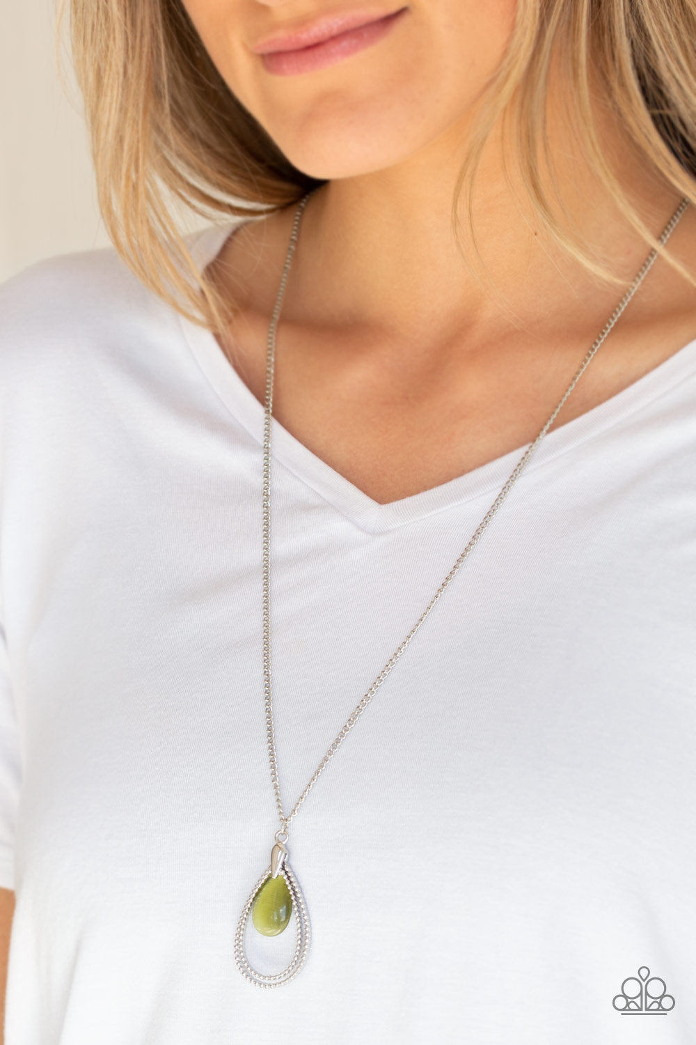 Paparazzi ♥ Teardrop Tranquility - Green ♥  Necklace