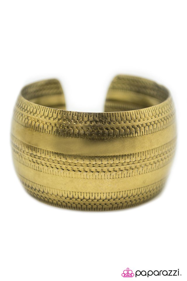 Paparazzi ♥ Call Me! - Brass ♥ Bracelet