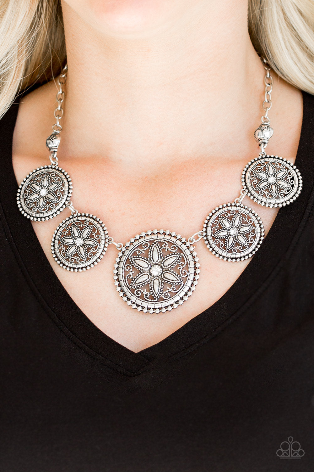 Paparazzi ♥ Written In The STAR LILIES - White ♥  Necklace