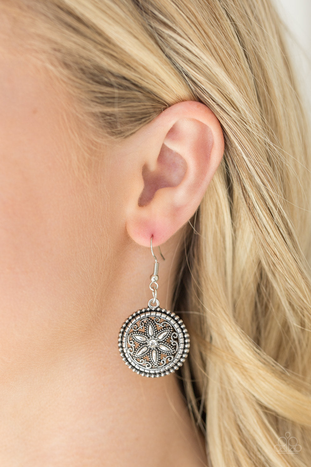 Paparazzi ♥ Written In The STAR LILIES - White ♥  Necklace