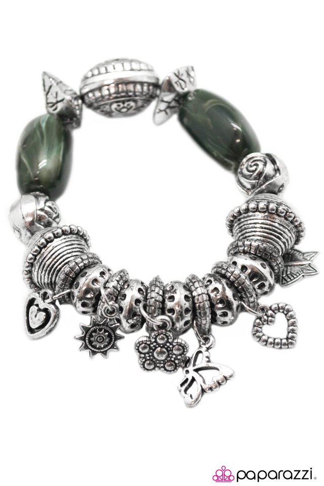 Paparazzi ♥ Give It a Swirl - Green ♥ Bracelet