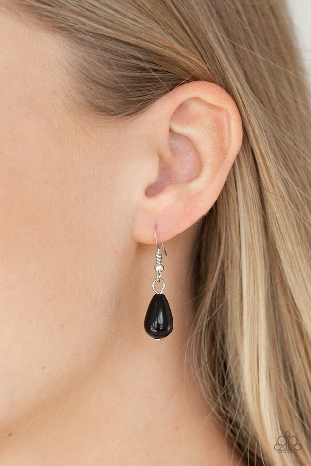 Paparazzi ♥ The Guest List - Black ♥ Necklace