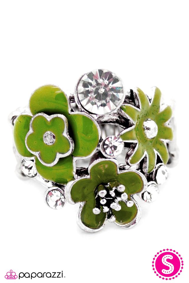 Paparazzi ♥ Among the Wildflowers - Green ♥ Ring