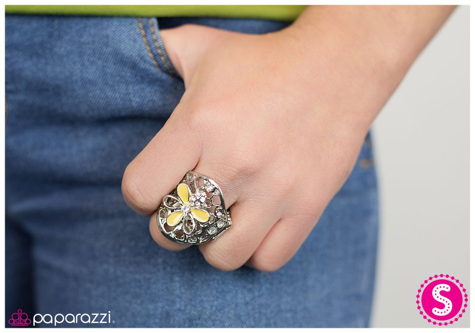 a-spoonful-of-sparkle-yellow-p4wh-ywxx-005xx