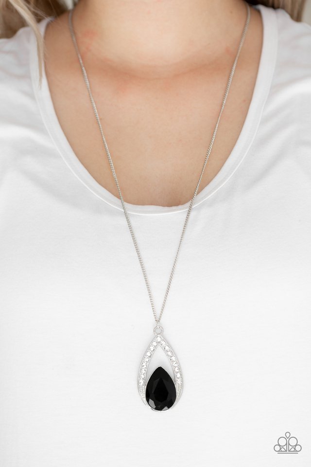 Paparazzi ♥ Notorious Noble - Black ♥ Necklace