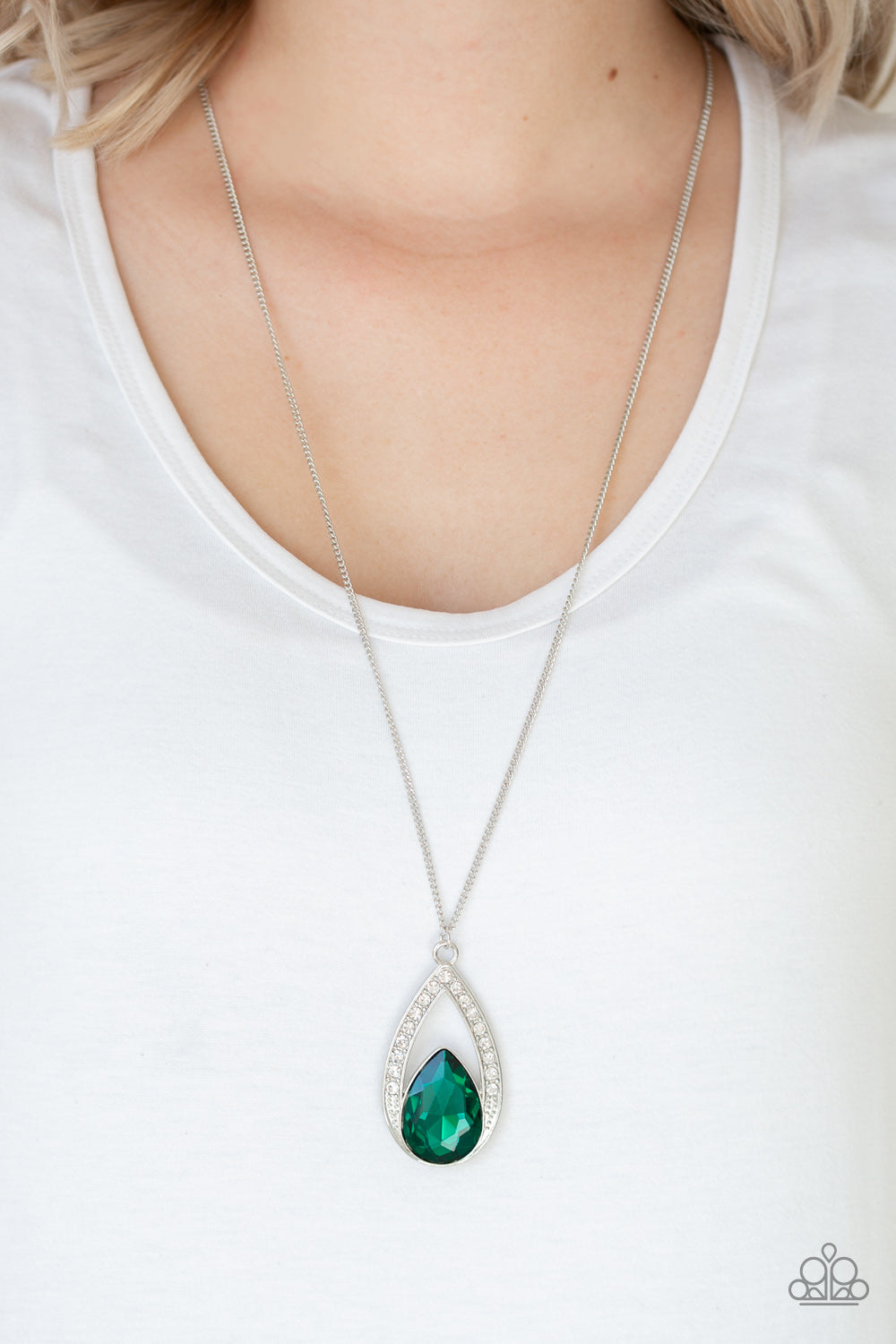 Paparazzi ♥ Notorious Noble - Green ♥  Necklace