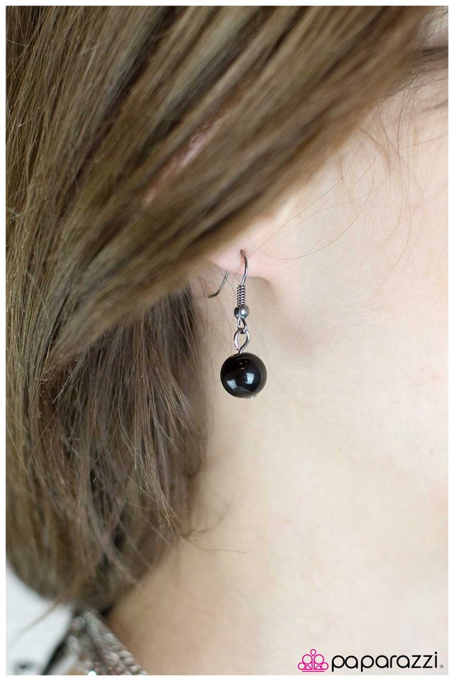 Paparazzi ♥ Sailing the Radiant Seas - Black ♥ Necklace