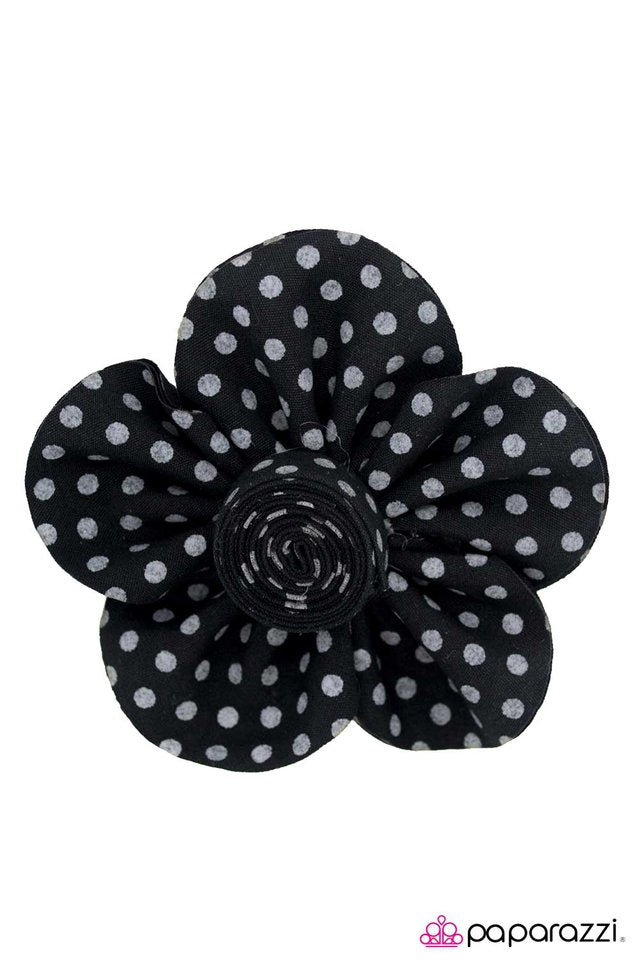 Paparazzi ♥ Spot On - Black ♥ Hair Clip