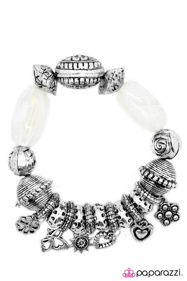 Paparazzi ♥ Give It a Swirl - White ♥ Bracelet