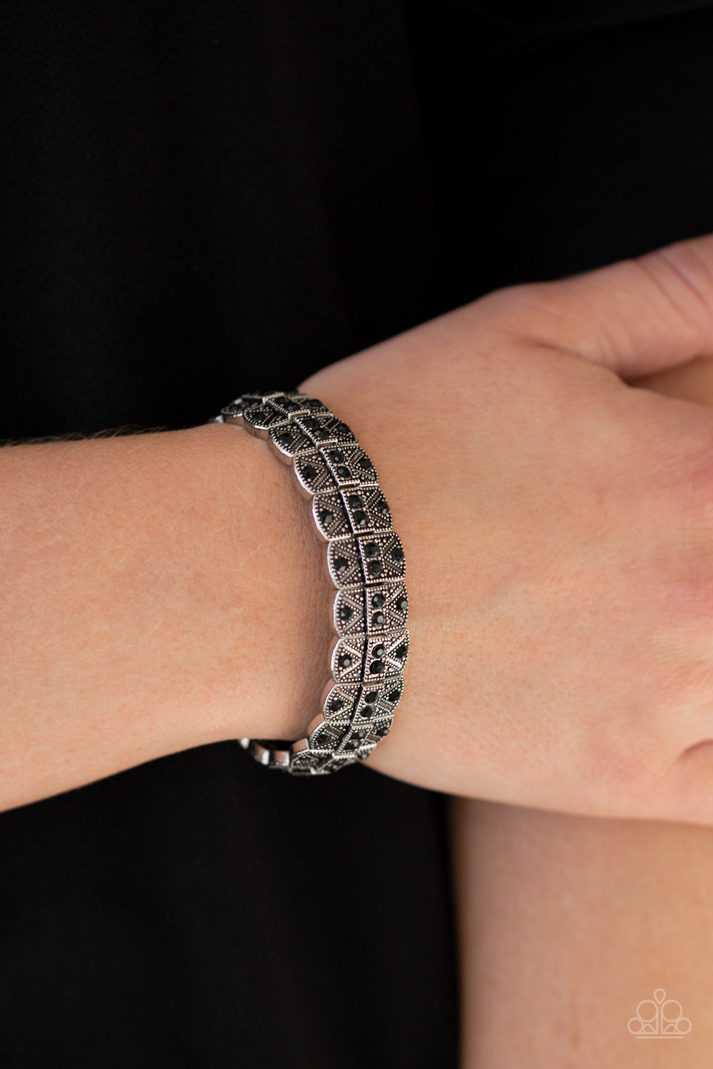 Paparazzi ♥ Modern Magnificence - Black ♥  Bracelet
