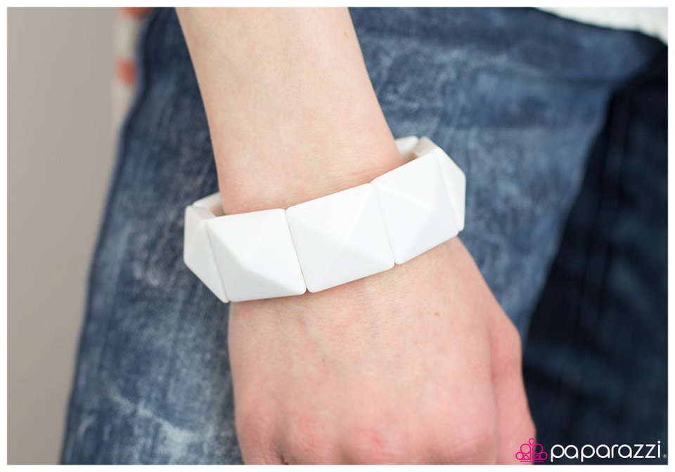 stretching-the-truth-white-p9tr-wtxx-001xx