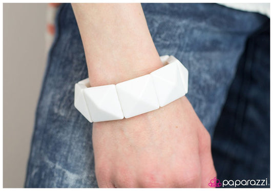 stretching-the-truth-white-p9tr-wtxx-001xx