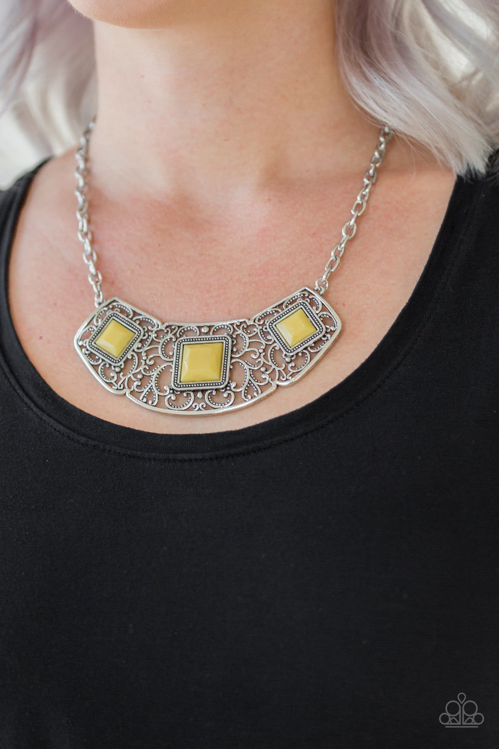 Paparazzi ♥ Feeling Inde-PENDANT - Yellow ♥  Necklace