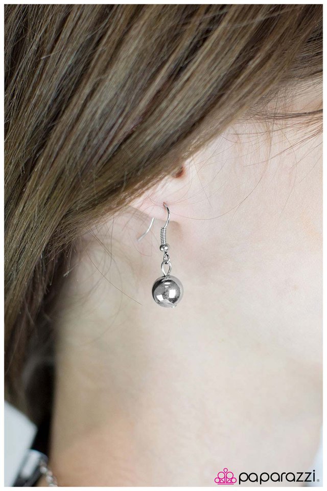 Paparazzi ♥ My Head Is Spinning - Purple ♥ Necklace