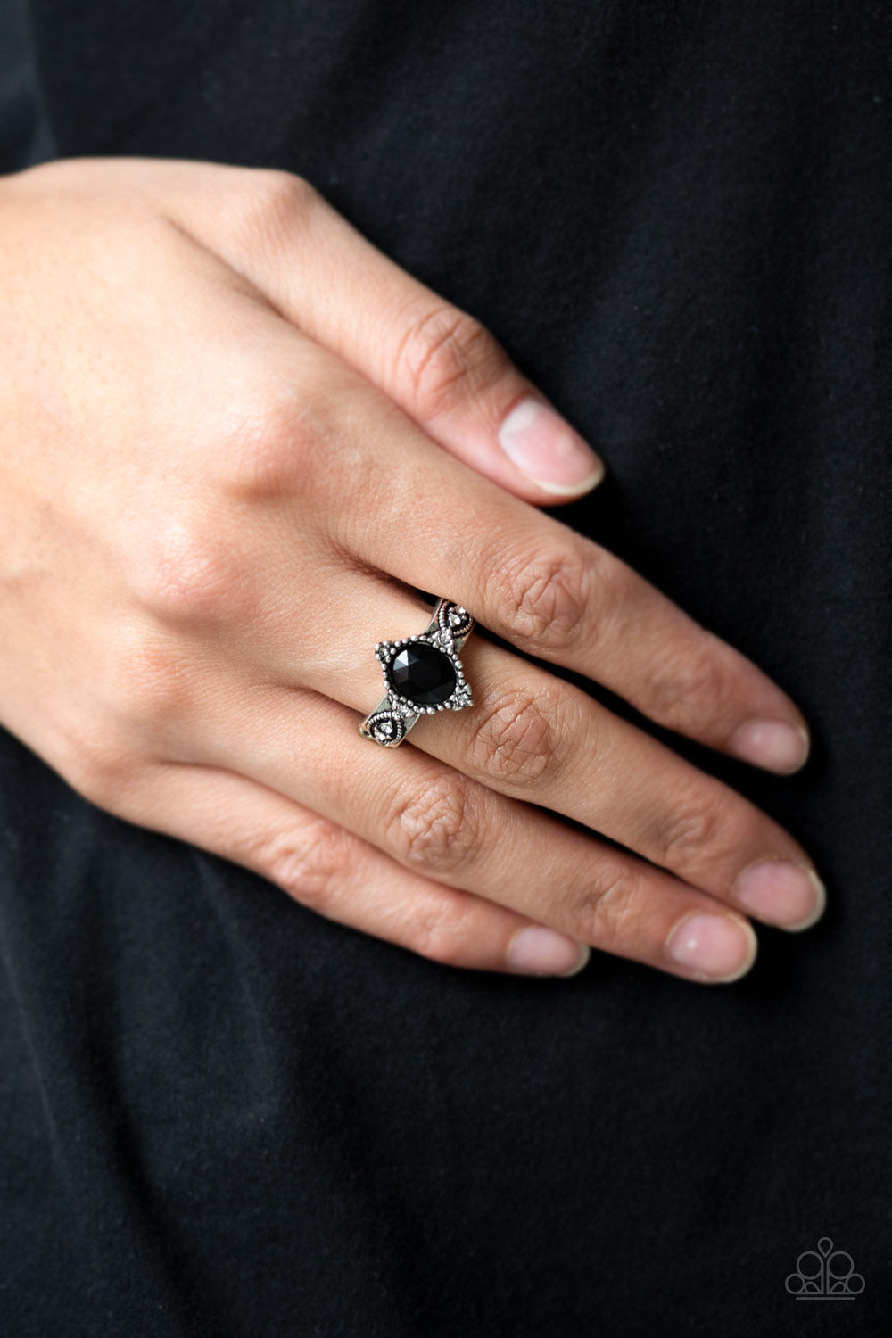Paparazzi ♥ Pricelessly Princess - Black ♥  Ring