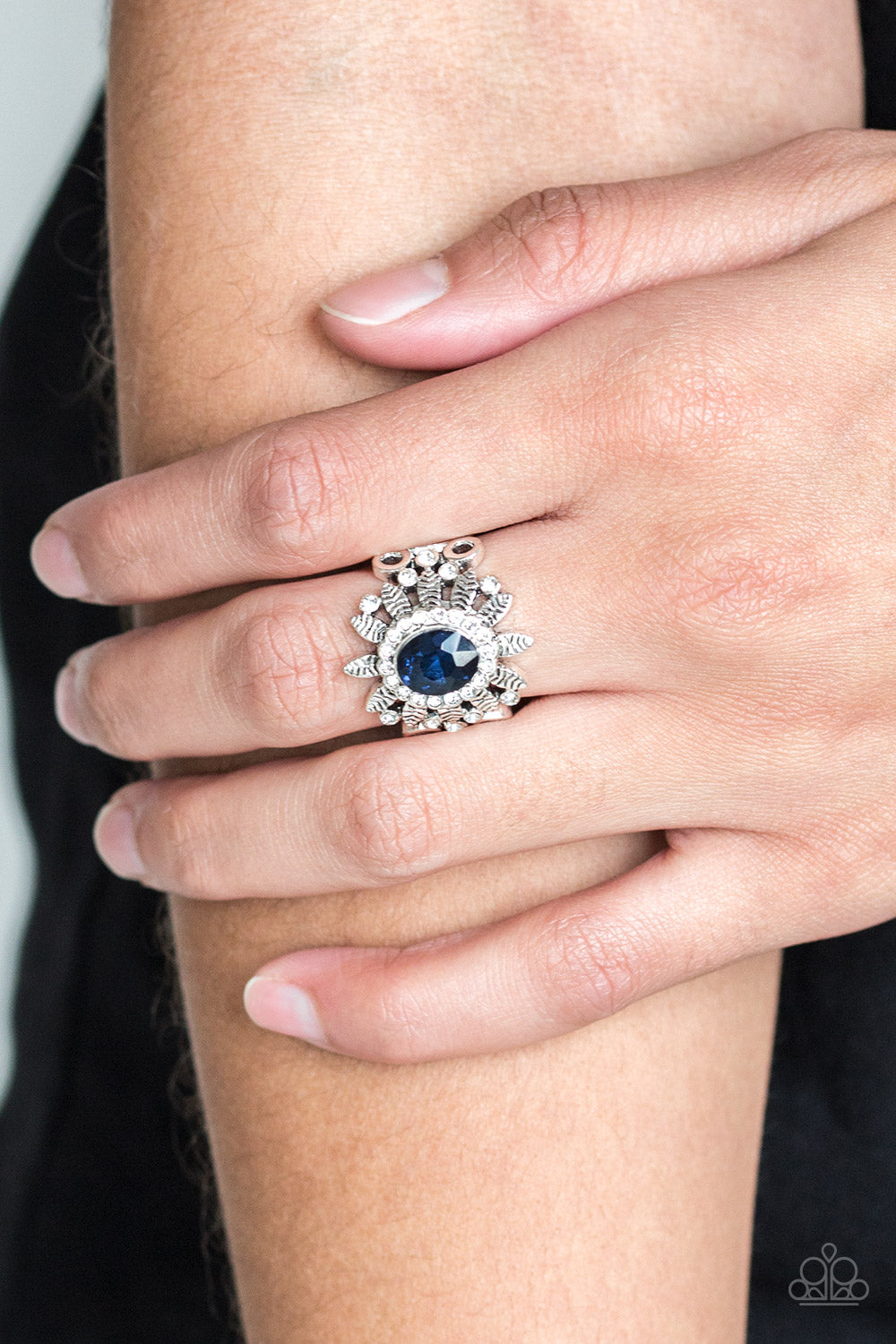 Paparazzi ♥ Burn Bright - Blue ♥  Ring