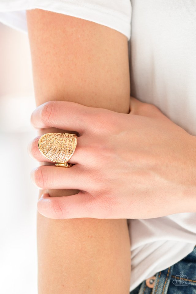 Paparazzi ♥ Dazzle Daze - Gold ♥ Ring