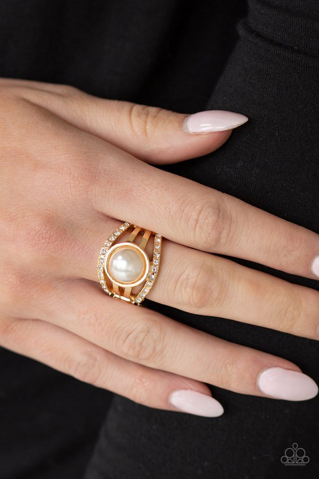 Paparazzi ♥ A Big Break - Gold ♥ Ring