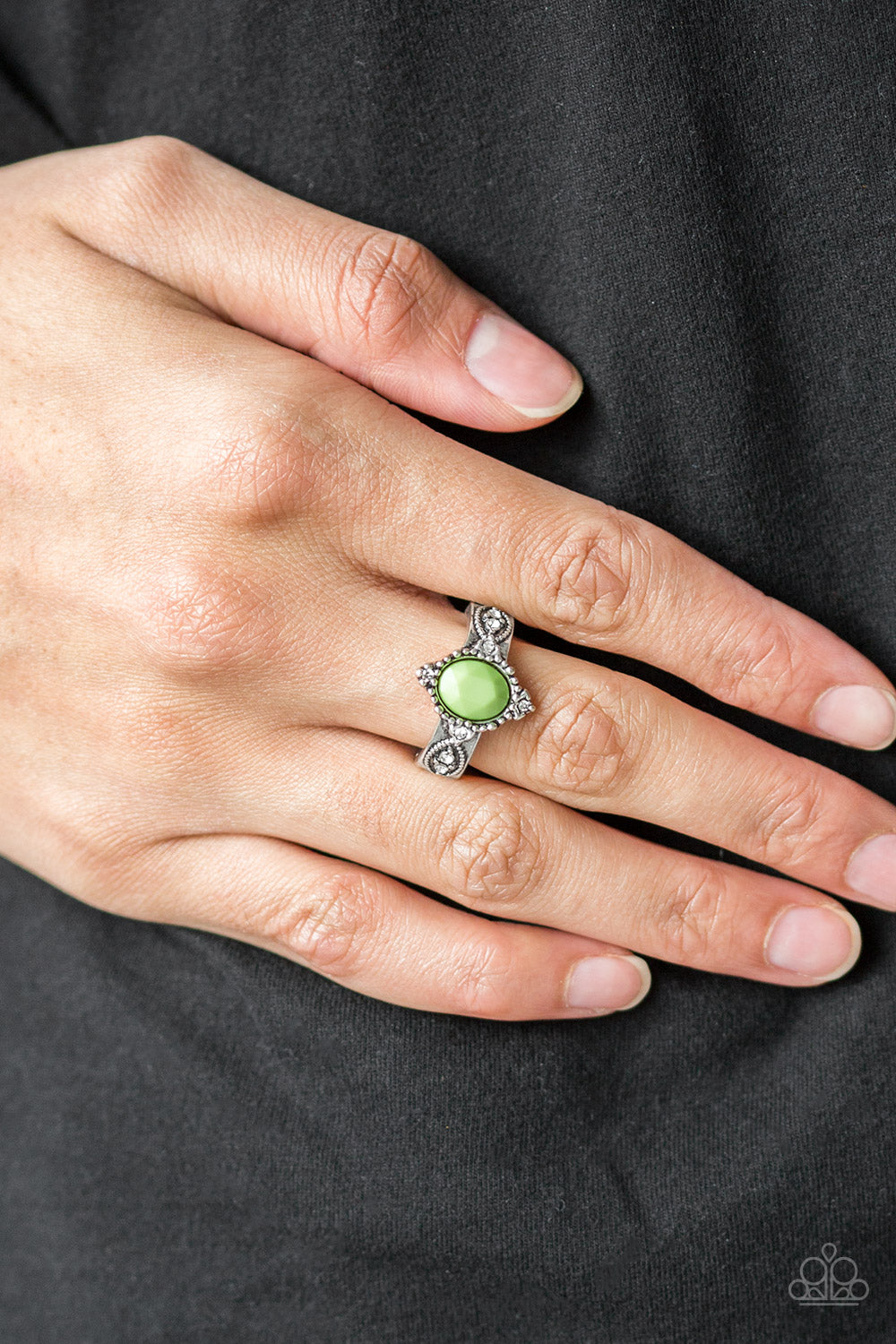 Paparazzi ♥ Pricelessly Princess - Green ♥  Ring