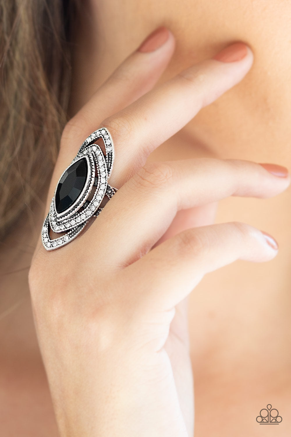 Paparazzi ♥ Hot Off The EMPRESS - Black ♥  Ring