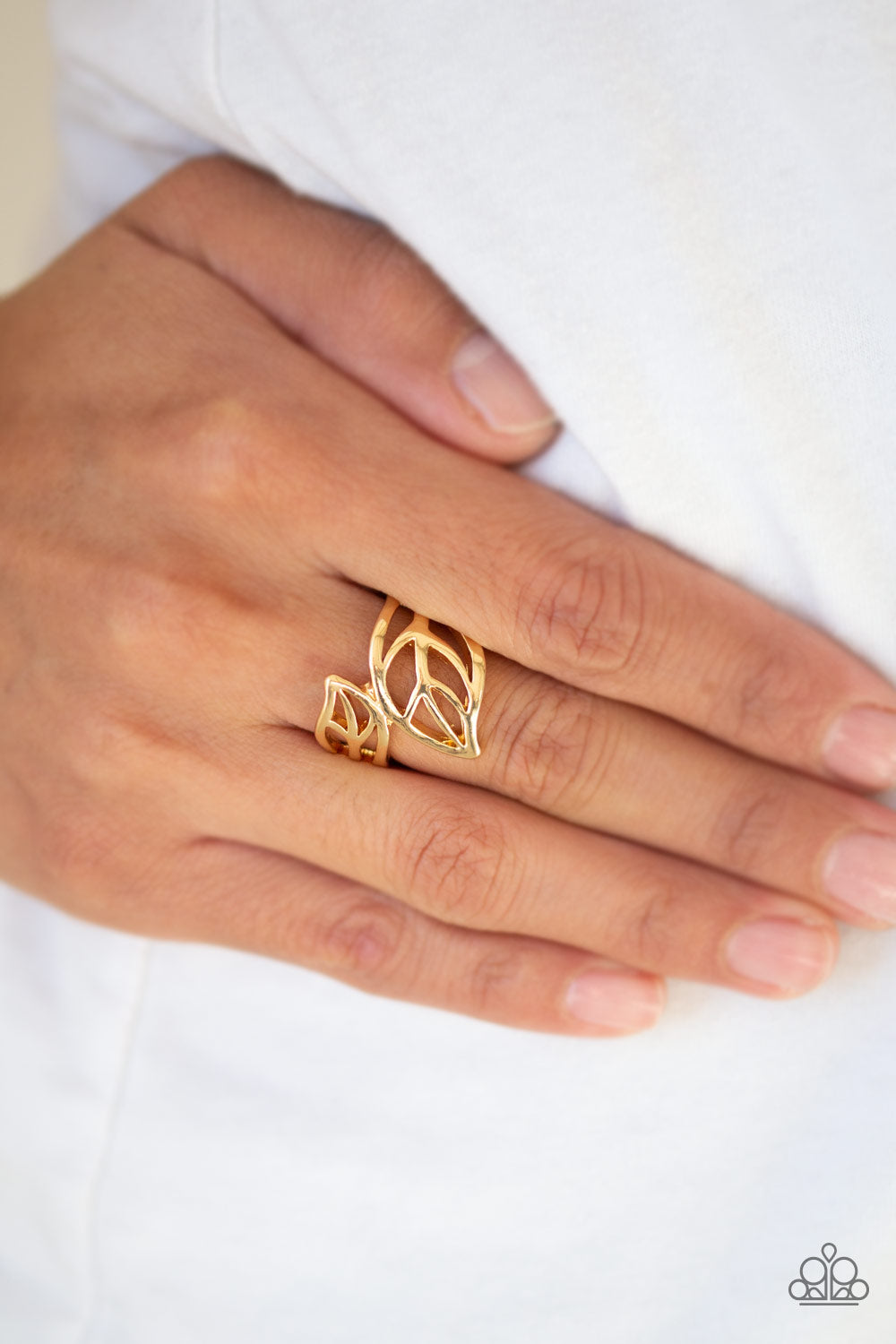Paparazzi ♥ LEAF It All Behind - Gold ♥  Ring