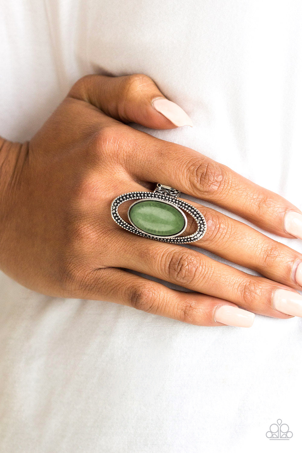 Paparazzi ♥ Western Royalty - Green ♥  Ring