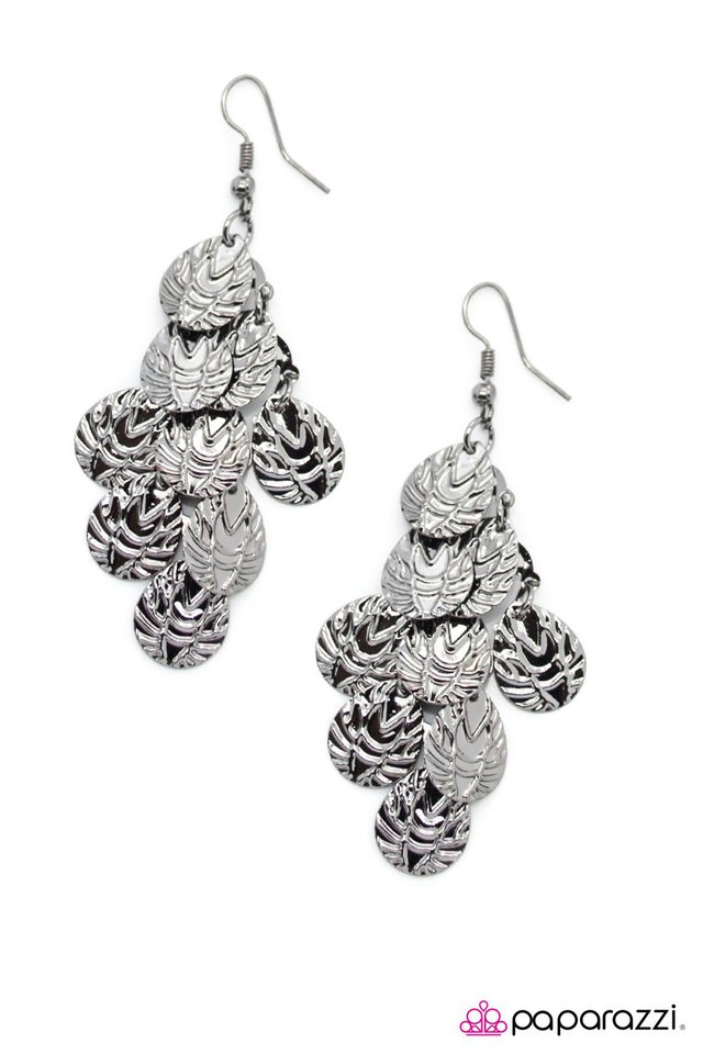 Paparazzi ♥ Put On the Ritz - Black ♥ Earrings