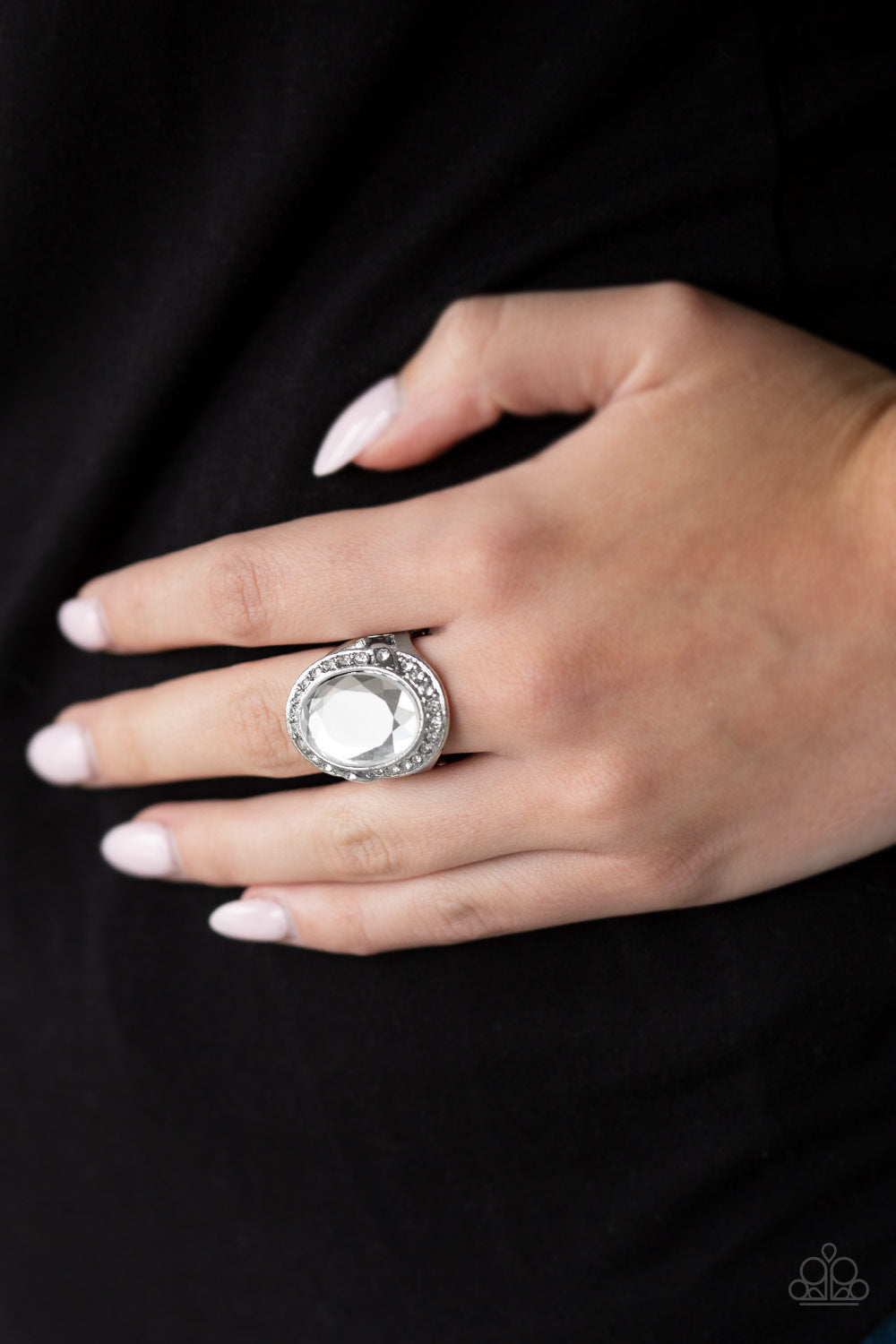 Paparazzi ♥ Queen Scene - White ♥  Ring