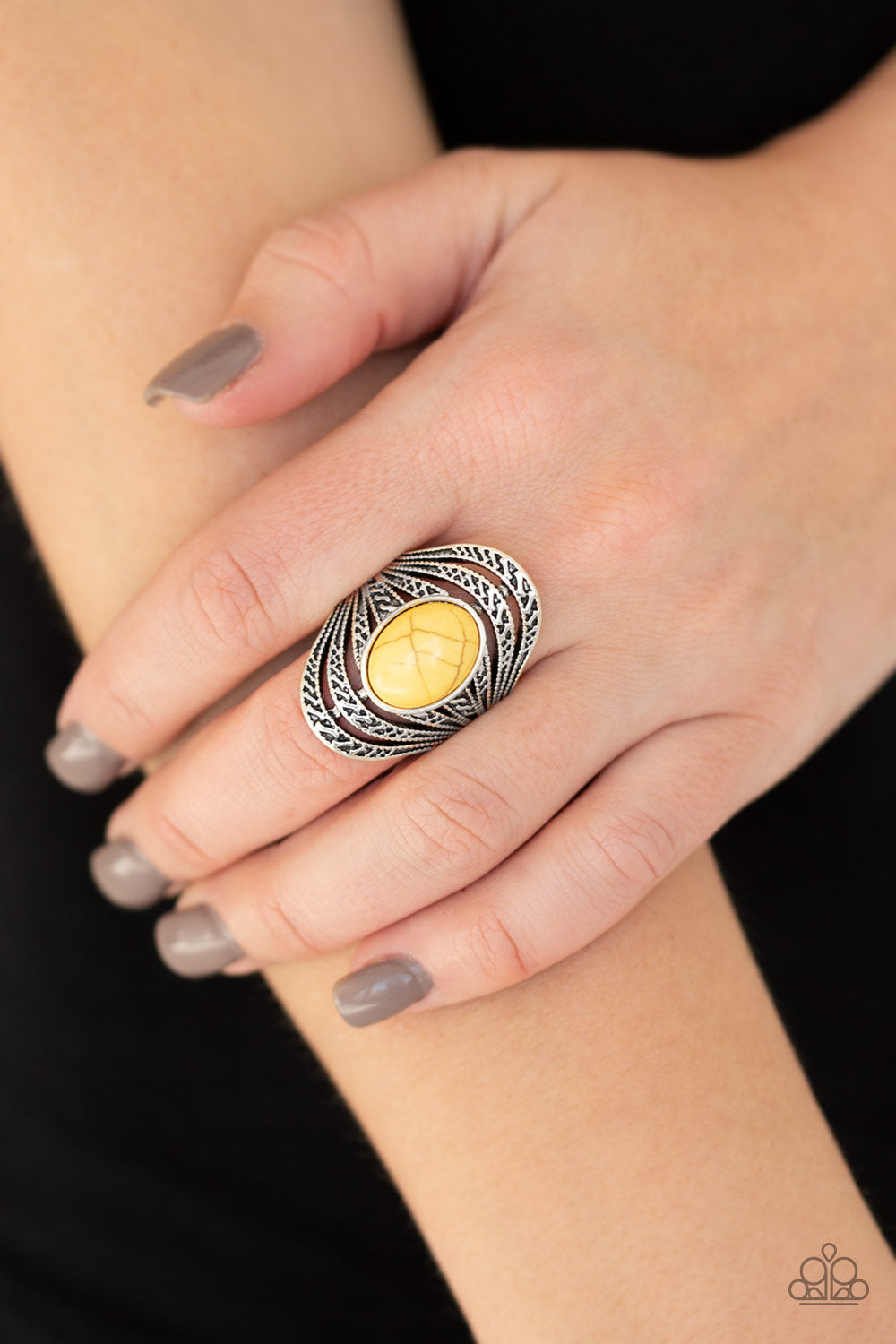 Paparazzi ♥ Royal Roamer - Yellow ♥  Ring