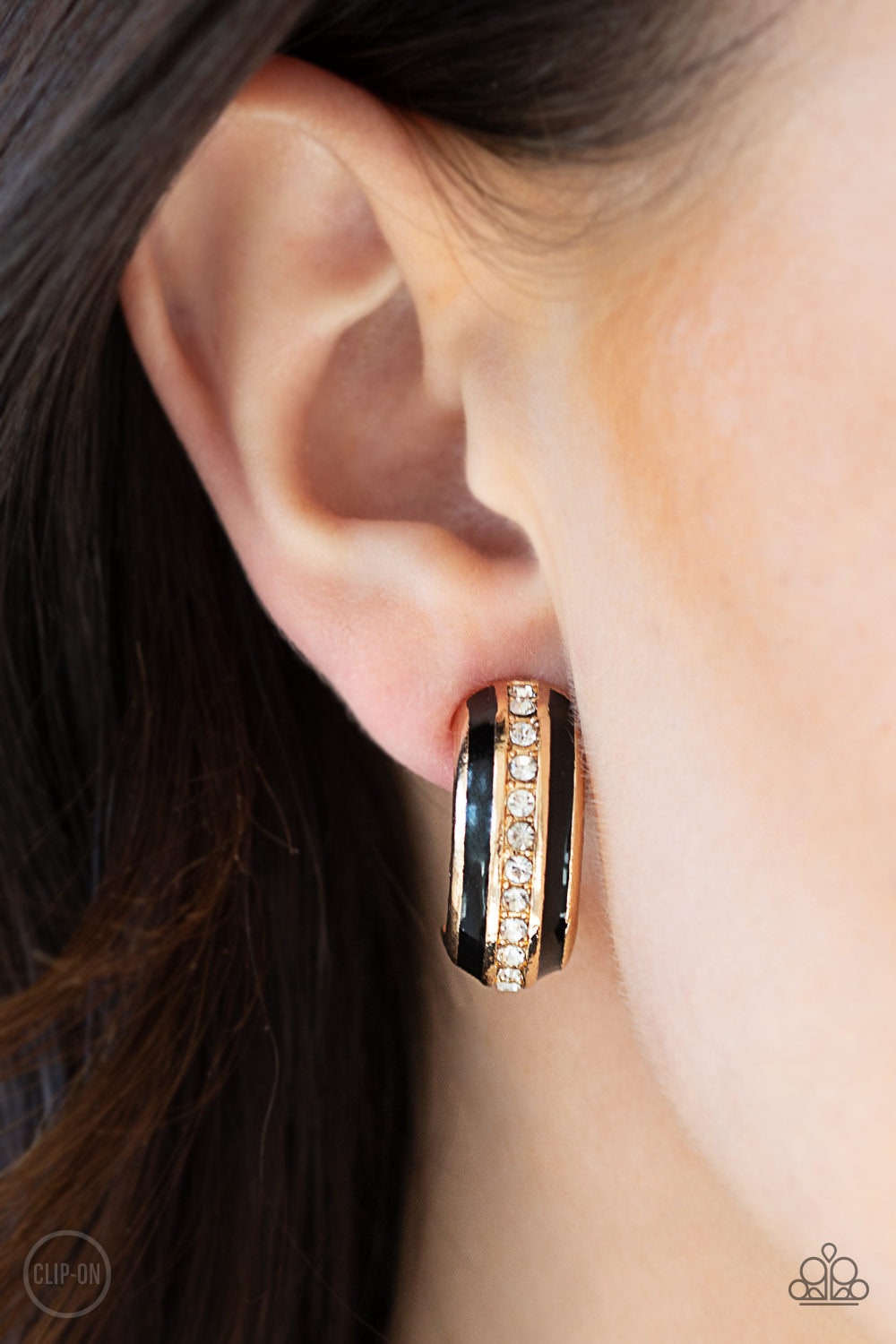 Paparazzi ♥ WEALTHY Living - Gold ♥  Clip-On
